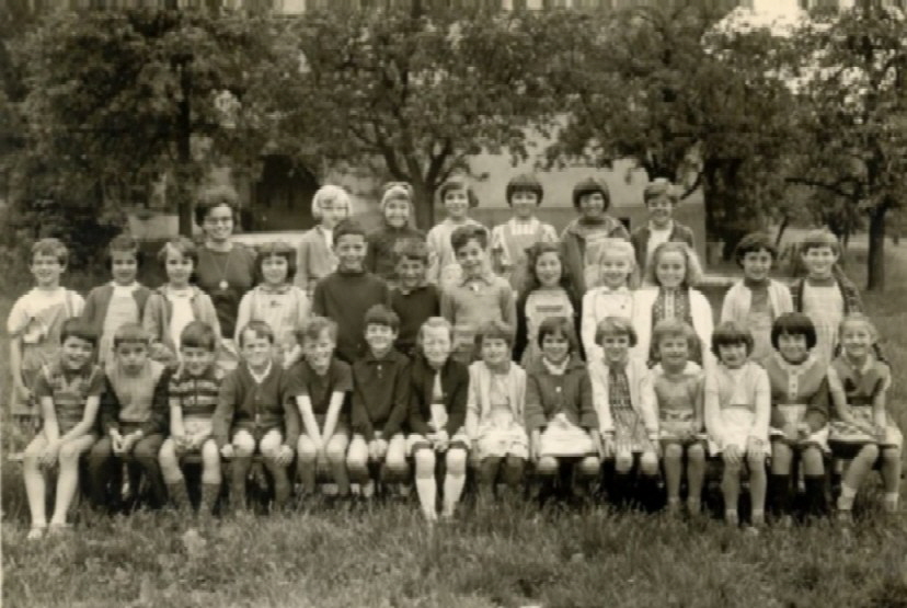 2. Klasse mit den Mädchen des Jahrgangs 1956.jp 1g