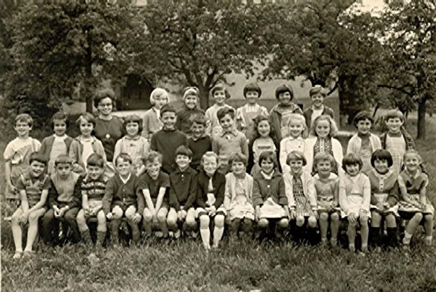 2. Klasse mit den Mädchen des Jahrgangs 1956